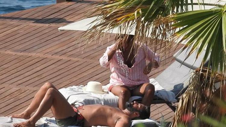 Asena ve Hasan Dere çifti Bodrumda aşka geldi