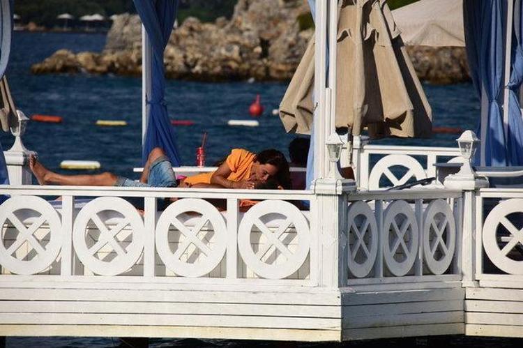 Asena ve Hasan Dere çifti Bodrumda aşka geldi
