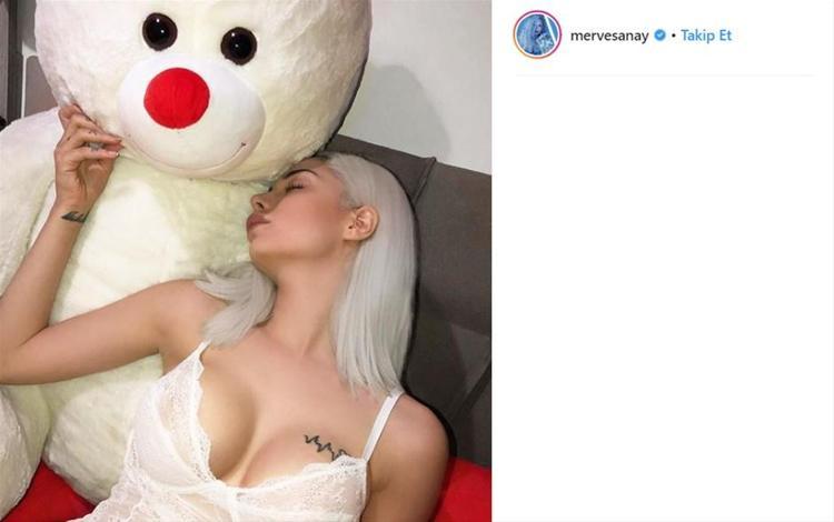 Instagram hesabının hacklendiğini iddia eden Merve Sanayın futbolcu Hakan Çalhanoğlu ile özel mesajları ifşa oldu.