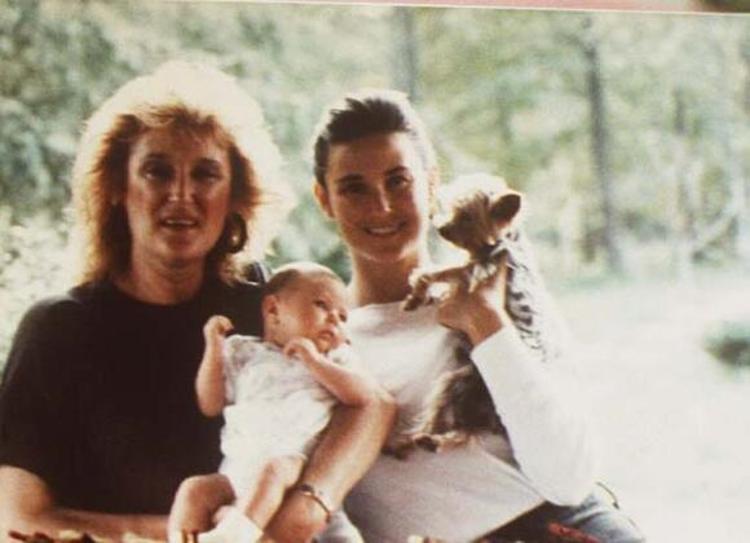 Ünlü oyuncu Demi Moore kendisine tecavüz eden kişinin kimliğini açıkladı