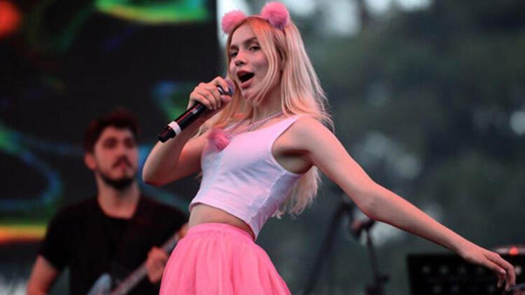 Aleyna Tilkinin kalça dansı sosyal medyayı salladı