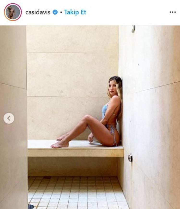 Cassandre Davis yine büyüledi Bikinisiyle verdiği pozlar...