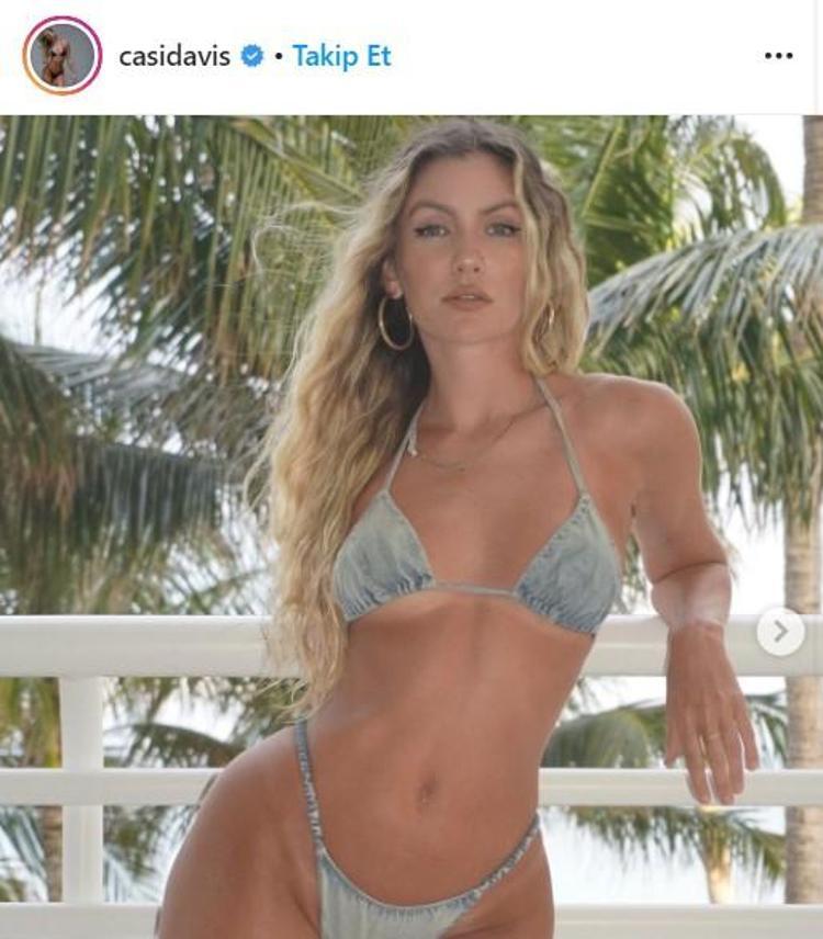 Cassandre Davis yine büyüledi Bikinisiyle verdiği pozlar...