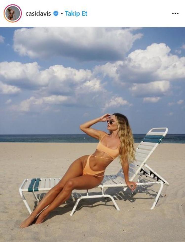Cassandre Davis yine büyüledi Bikinisiyle verdiği pozlar...