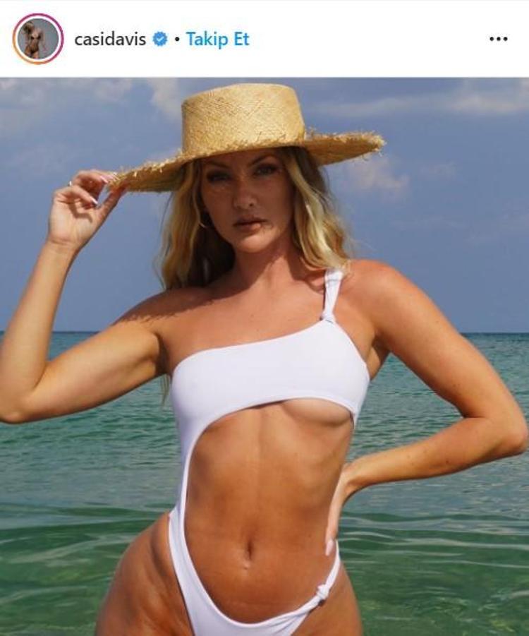 Cassandre Davis yine büyüledi Bikinisiyle verdiği pozlar...