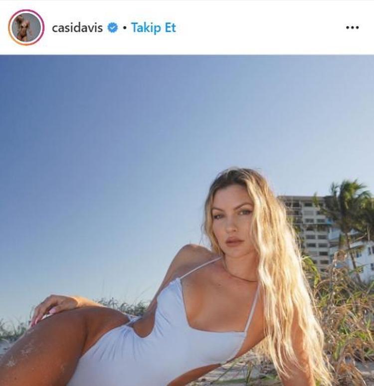 Cassandre Davisten çırılçıplak poz