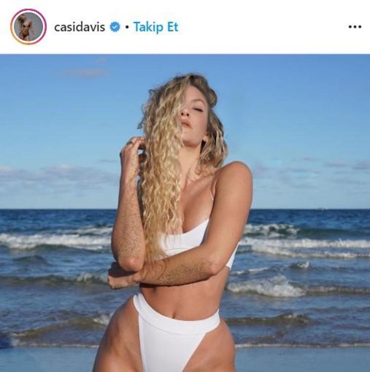 Cassandre Davisten çırılçıplak poz