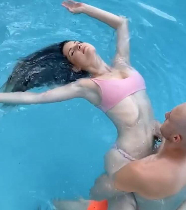 Amanda Cernynin havuz görüntüleri olay oldu