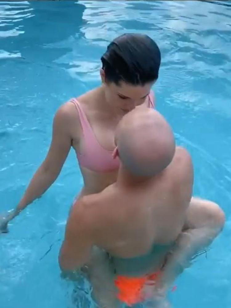 Amanda Cernynin havuz görüntüleri olay oldu