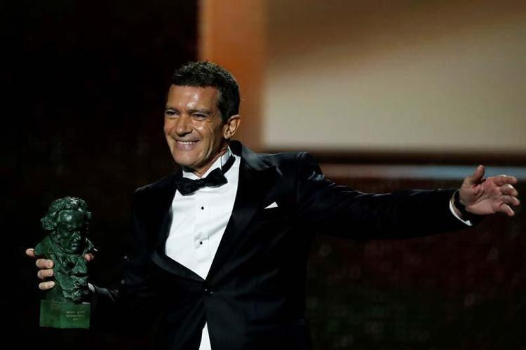 Antonio Banderas: Corona virüse yakalandım