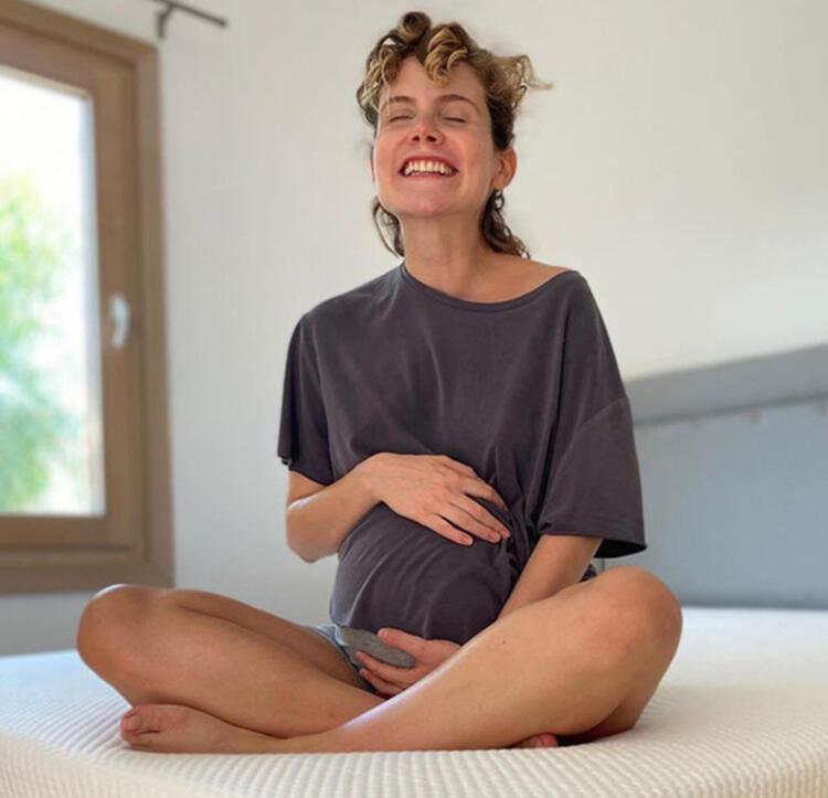 Çocuklar Duymasının Duygusu Ayşecan Tatari bebek için gün sayıyor