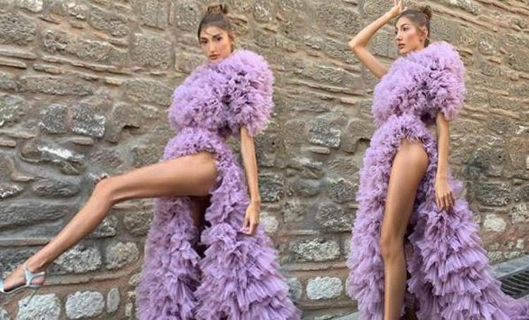 Şevval Şahin derin yırtmaçlı elbisesiyle olay oldu Photoshop mu