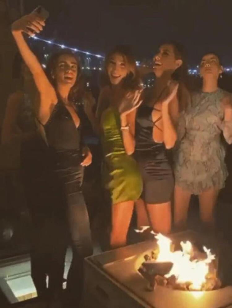Şevval Şahin derin yırtmaçlı elbisesiyle olay oldu Photoshop mu