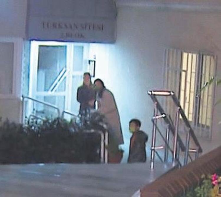 Allan Hakko, sevgilisi Merve Oflazı oğluyla tanıştırdı
