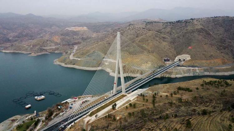 Cumhurbaşkanı Erdoğan sembol olacak dedi Tek pilon detayı...