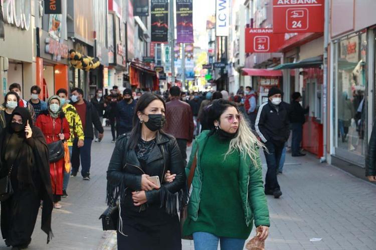 Hafta içi ve hafta sonu sokağa çıkma yasağı ile ilgili yeni karar İşte o 37 il...