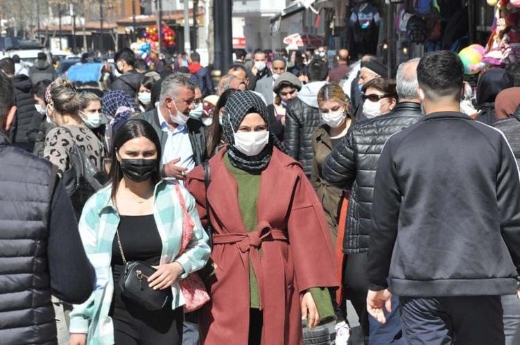 Hafta içi ve hafta sonu sokağa çıkma yasakları ile ilgili yeni kararlar 10 gün, peş peşe duyuruyorlar, her şey terse döndü...