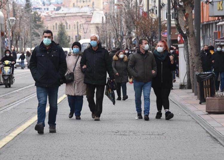 Hafta içi ve hafta sonu sokağa çıkma yasakları ile ilgili yeni kararlar 10 gün, peş peşe duyuruyorlar, her şey terse döndü...
