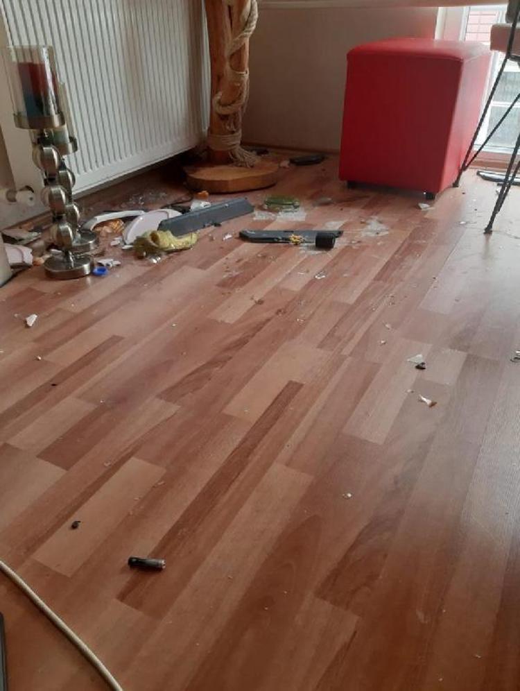 3 ÇALIŞANIMI 4 SAAT BOYUNCA BIÇAKLA EVDE REHİN ALDI
