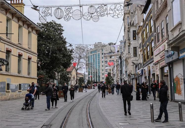 Hafta içi ve hafta sonu sokağa çıkma yasağı ile ilgili flaş açıklama Tam kapanma için kritik tarih