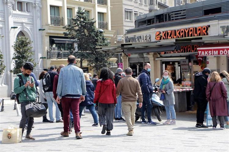 Hafta içi ve hafta sonu sokağa çıkma yasağı ile ilgili flaş açıklama Tam kapanma için kritik tarih
