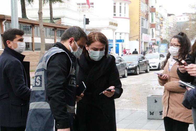 Vaka tablosunun kötüye gitmesi hâlinde ise tedbirler ağırlaştırılacak. Vaka sayıları düşüşe geçmezse toplumun büyük bir kısmı aşılanana kadar yeni tedbirlerin alınabileceği belirtiliyor. Habertürk