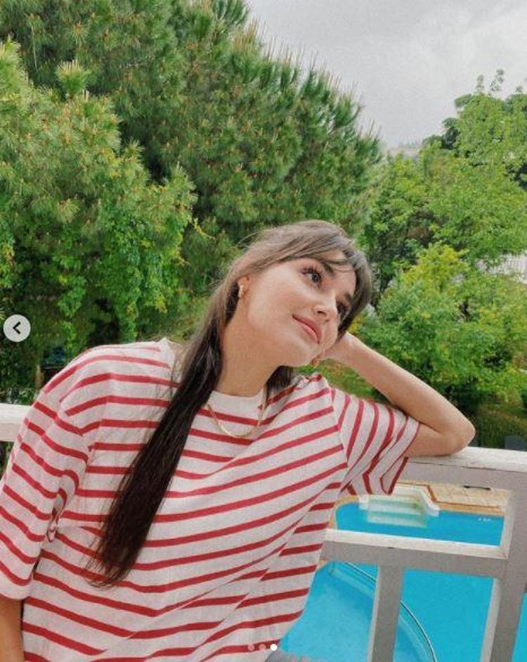 Hande Erçel balkonda ev halini paylaştı Beğeni yağdı