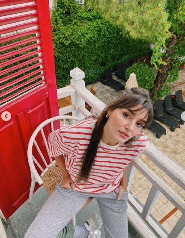 Hande Erçel balkonda ev halini paylaştı Beğeni yağdı