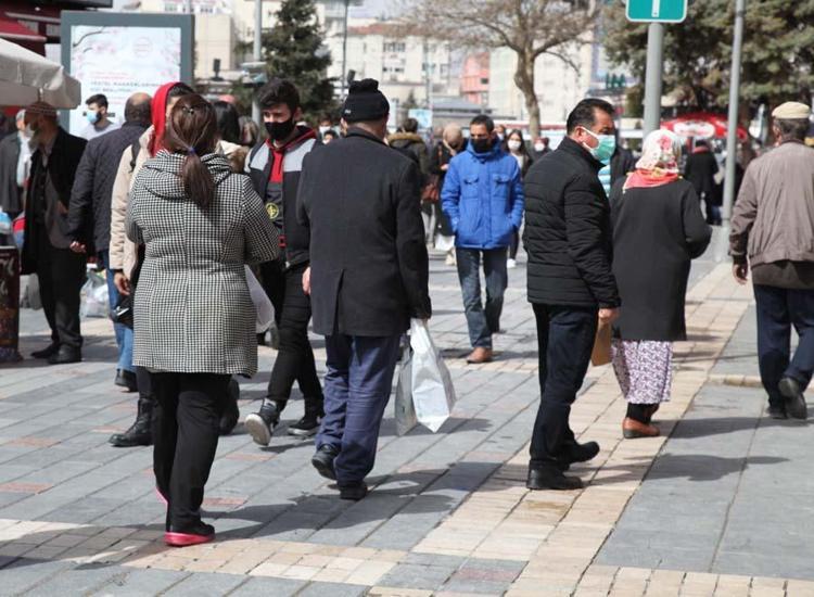 Hafta içi ve hafta sonu sokağa çıkma yasağı saatleri değişti Resmen açıklandı...