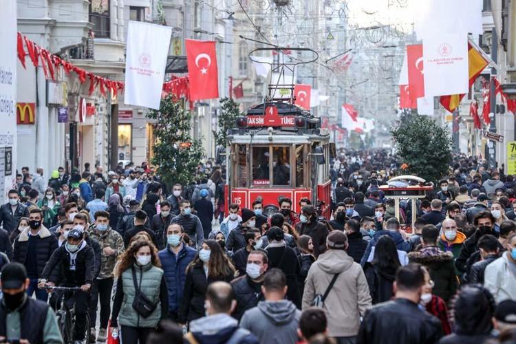 Hafta içi ve hafta sonu sokağa çıkma yasağı saatleri değişti Resmen açıklandı...