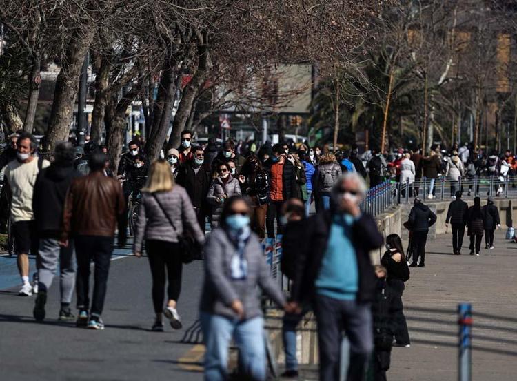 Hafta içi ve hafta sonu sokağa çıkma yasağı saatleri değişti Resmen açıklandı...
