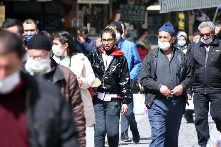 Hafta içi ve hafta sonu sokağa çıkma yasağı saatleri değişti Resmen açıklandı...