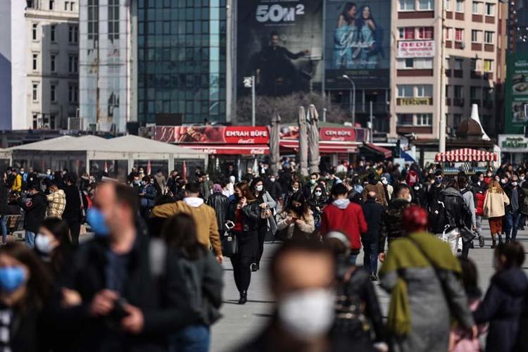 Hafta içi ve hafta sonu sokağa çıkma yasağı saatleri değişti Resmen açıklandı...