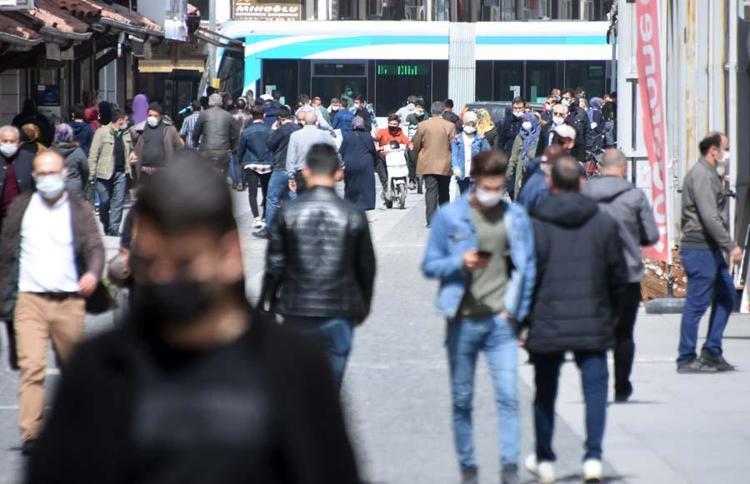 Hafta içi ve hafta sonu sokağa çıkma yasağı saatleri değişti Resmen açıklandı...