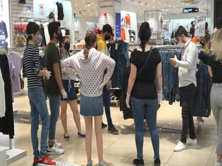 Hafta sonu hafta içi sokağa çıkma yasaklarıyla ilgili son dakika gelişmesi Yeni kararı açıkladı: Saatler ve pazar günü yasağı...