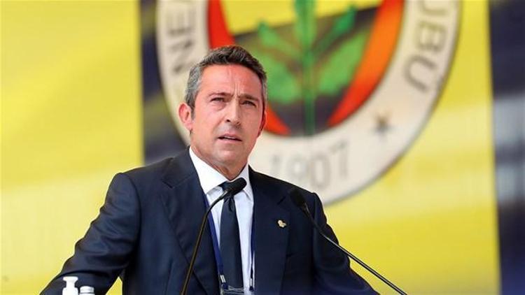 Fenerbahçe Başkanı, “Türkiye’de futbolun rengini sarı-laciverte boyamak durumundayız. Pusulamız belli, şampiyon olacağız” dedi.