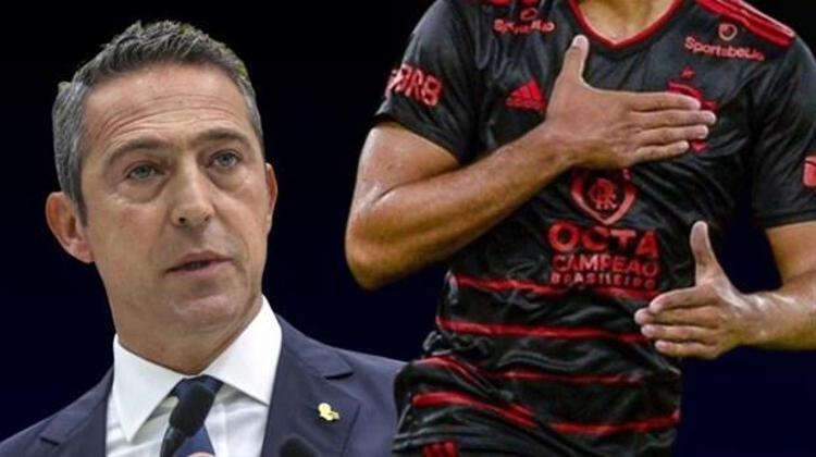 Sarı-lacivertlilerin transfer gündemine sürpriz bir isim geldi. İddialara göre Fenerbahçe golcü futbolcunun kulübüyle transfer görüşmelerine başladı. İşte Fenerbahçe’nin transfer gündemine gelen sürpriz isim…