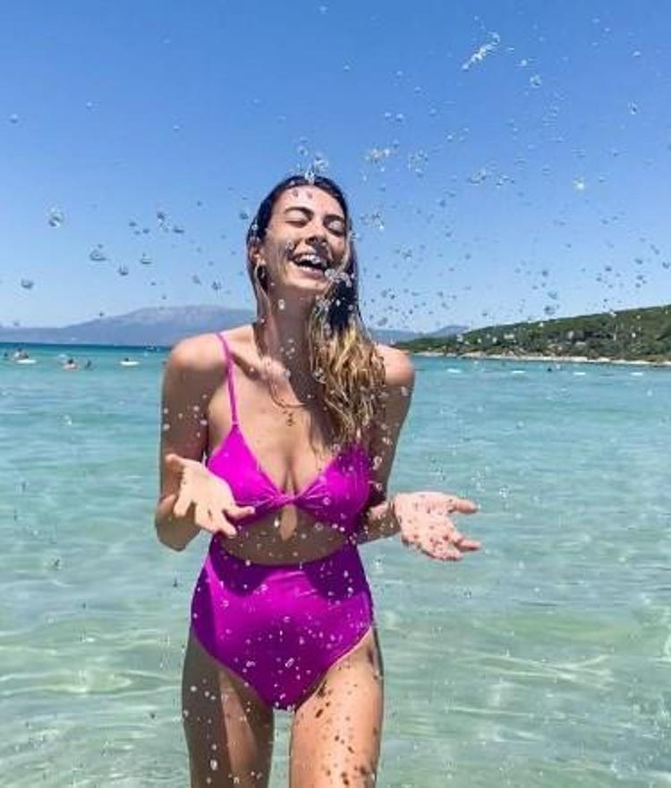 Ezgi Avcı pozlarıyla nefes kesti