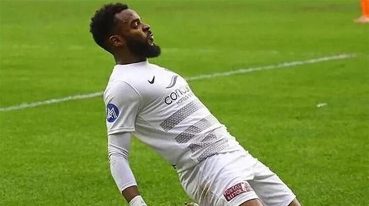 Geçtiğimiz sezon Fenerbahçe ve Galatasarayın kadrosuna katmak istediği 24 yaşındaki golcünün gelecek sezon hangi takımda forma giyeceği merak konusu oldu. Bu gelişmeleri ardından yıldız golcü için Süper Lig devi teklifini yaptı.