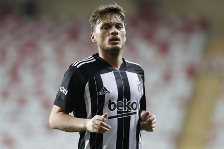Bu konuda gündeme gelen ilk isim ise Adem Ljajic oldu. Geldiği günden beri bekleneni veremeyen Sırp oyuncunun yanında bir miktar para teklif edilerek Willian Jose’nin transferinin bitirilmesi hedefleniyor.