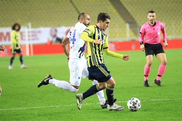 Fenerbahçede forma giydiği dönemlerde büyük yetenek olarak gösterilen ve sözleşmesinin bitmesiyle Alman ekibi VfB Stuttgarta transfer olan Ömer Faruk Beyaz daha ilk maçında kendine hayran bıraktı. Alman takımının sportif direktörünün Fenerbahçe sözleri dikkat çekti.