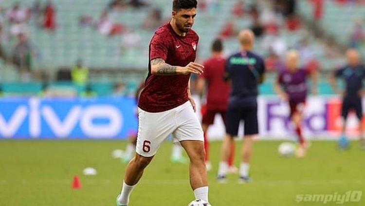 Yaklaşık bir senedir Ozan Tufanı takip eden Norwichin EURO 2020 sonrası milli oyuncunun fiyatında artış olmaması sebebiyle öncelik verdiği ve önümüzdeki günlerde sarı lacivertli kulübe teklif götüreceği belirtildi.