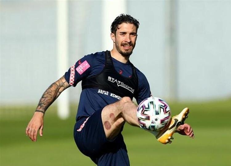 Yaşanan son gelişmeler doğrultusunda Kanarya’nın, geçtiğimiz sezon sakatlıklarla boğuşan Hırvat futbolcu konusunda geniş kapsamlı bir araştırma yaptığı öğrenilmişti.