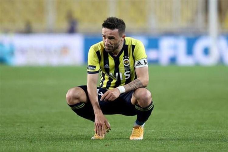 Gökhan Gönül ile yolların ayrılacak olması, Nazım Sangare’nin de bir türlü bekleneni verememesi sonrasında Fenerbahçe , sağ bek arayışına geçmişti.