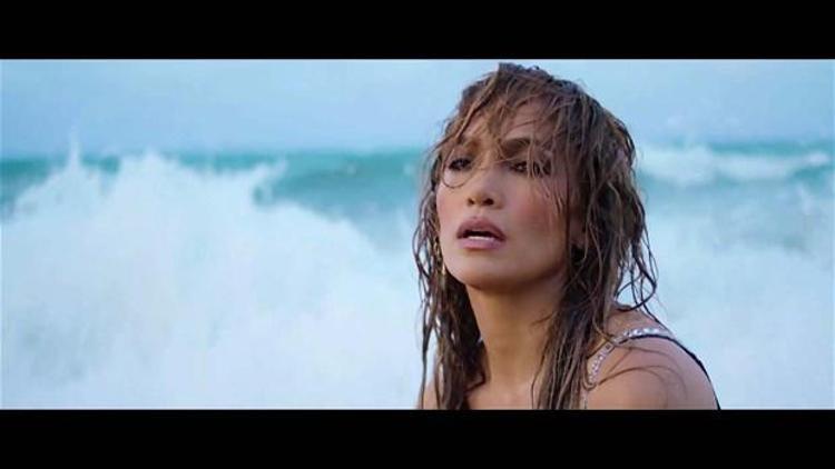 Jennifer Lopez yine dikkat çekti Twerk yaptı, kumlarda yuvarlandı