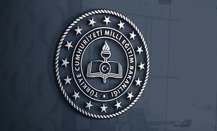 Milli Eğitim Bakanlığı (MEB)ndan son dakika açıklaması geldi. Milyonlarca öğrenci merakla bekliyordu. Yeni tarih belli oldu. 81 ile Bakan Selçuk imzası ile gönderildi. İşte detaylar...