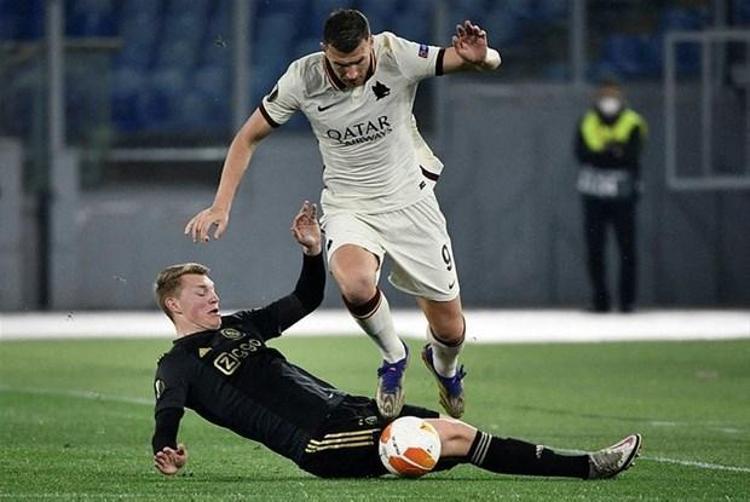 Sezon tecrübeli bir golcü ile girmeyi planlayan Fenerbahçede hedeflerden birisi Edin Dzeko.