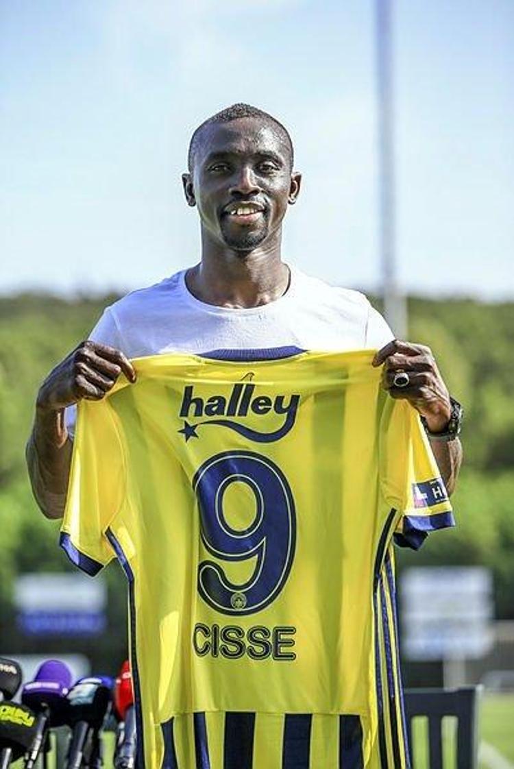 Fenerbahçede golcüler geçen sezon hayal kırıklığı yarattı. Tanzanyalı forvet Samatta 5 gol atarken, Mame Thiam 6 gol attı. Bu sezon futbolu bırakması beklenen Papiss Cisse de 5 gol atabildi.