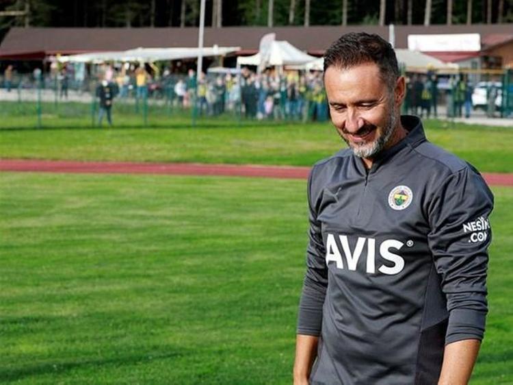 Geçtiğimiz sezon Süper Ligde attığı 22 golle gol kralı olan Aaron Boupendza için Fenerbahçe nabız yoklamaya başladı. Fenerbahçe, geçen sezonun devre arasında Hatayspor ile görüşmüş fakat transfer sonuçlanmamıştı.