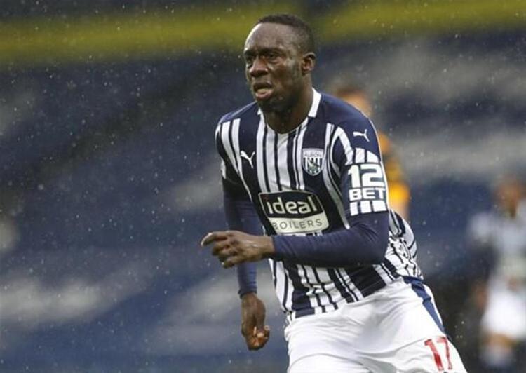 Kasımpaşa’dan 13 milyon euro bonservis bedeliyle transfer edilen ancak Galatasaray’a katkısı çok az görünen Mbaye Diagne, daha sonra Club Brugge’e kiralanmış, dönüşü sonrasında da İngiltere’de West Bromwich Albion’un yolunu tutmuştu. Senegalli futbolcu, geçen sezon Galatasaray formasıyla 9, West Bromwich ile de 3 gol, 2 asist bulmuştu.